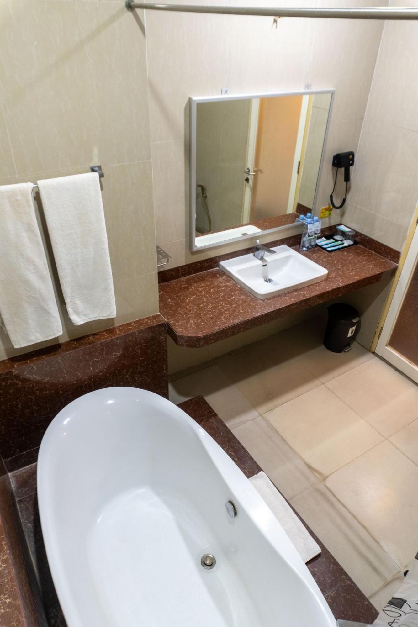 Muara Hotel And Mall Ternate Luaran gambar